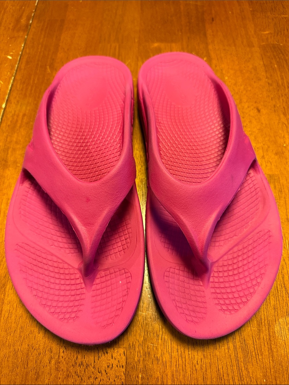 OOFOS Women's Bright Pink Recovery Flip Sandals Size 10